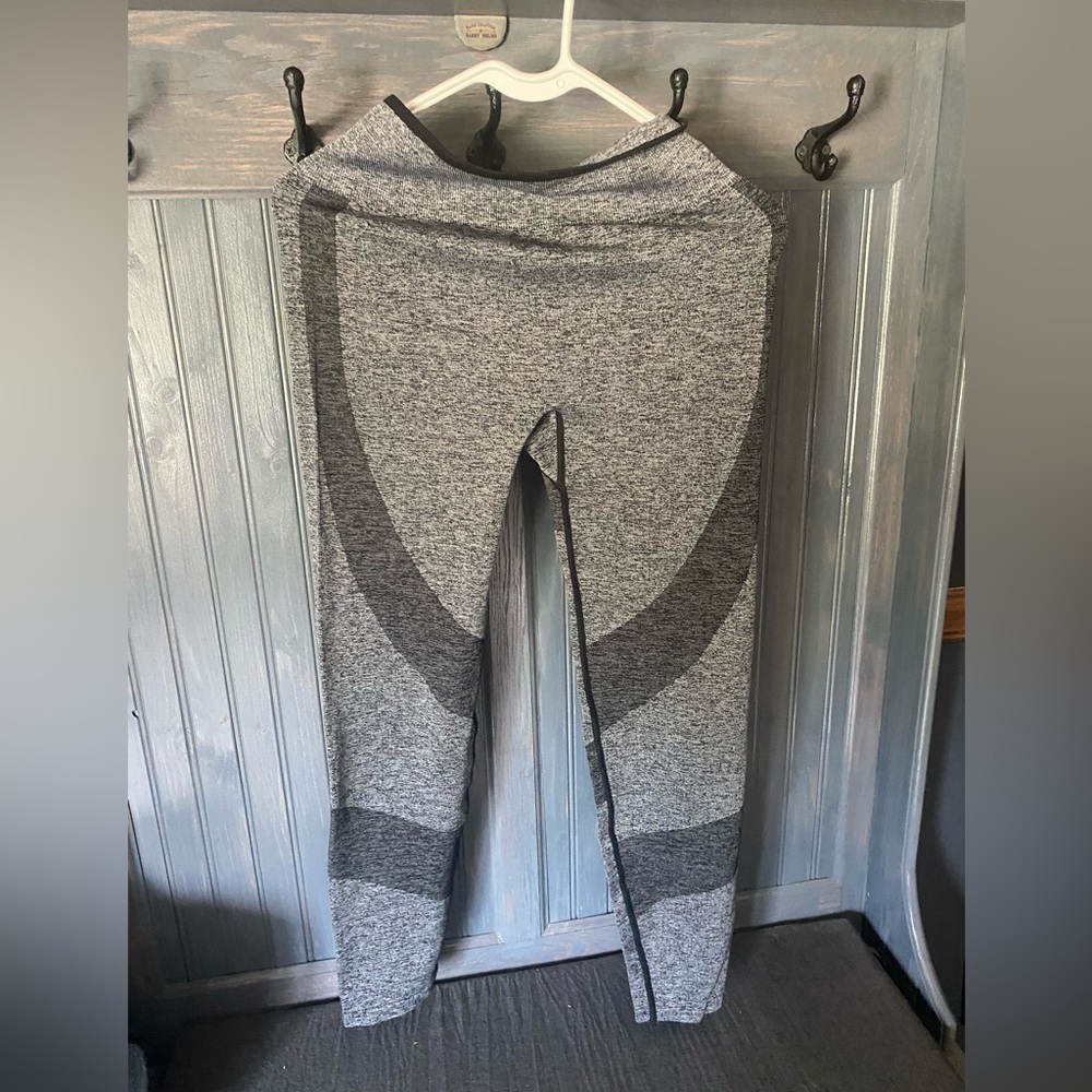 PINK Victoria's Secret Gray and Black Leggings